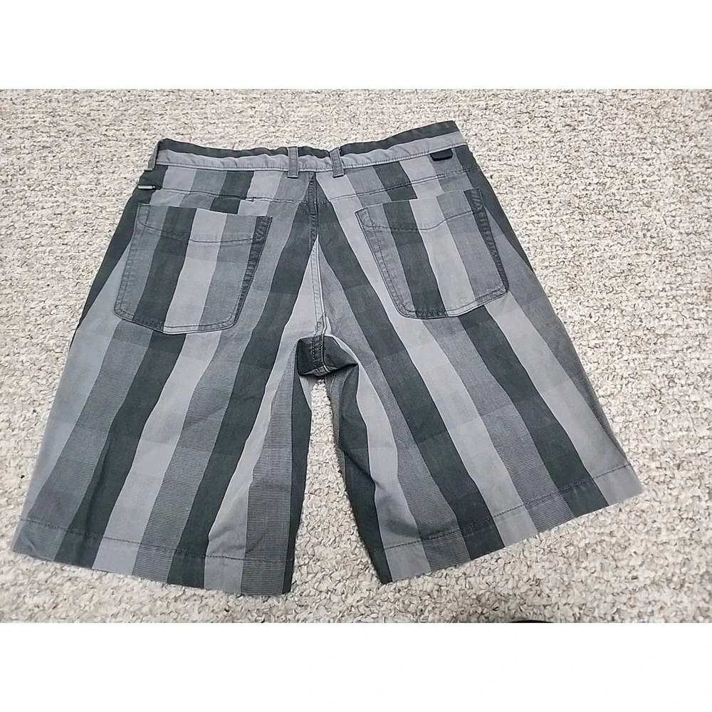 The North Face‎ Narrows Short Mens 32 Gray Striped Stretch Cotton Belt Loops 9